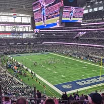 Vista interior del AT&T Stadium durante el partido
